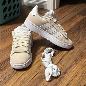 Adidas Grand Court Alpha